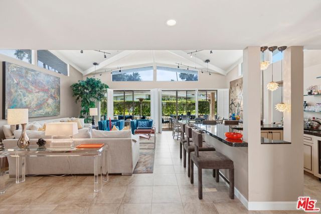 1585 E Sierra Way, Palm Springs, CA 92264