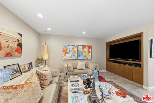 1585 E Sierra Way, Palm Springs, CA 92264