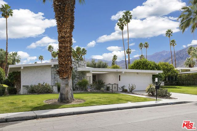 1585 E Sierra Way, Palm Springs, CA 92264
