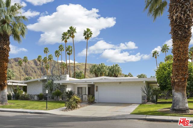 1585 E Sierra Way, Palm Springs, CA 92264