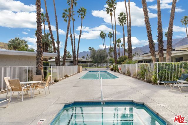 1585 E Sierra Way, Palm Springs, CA 92264