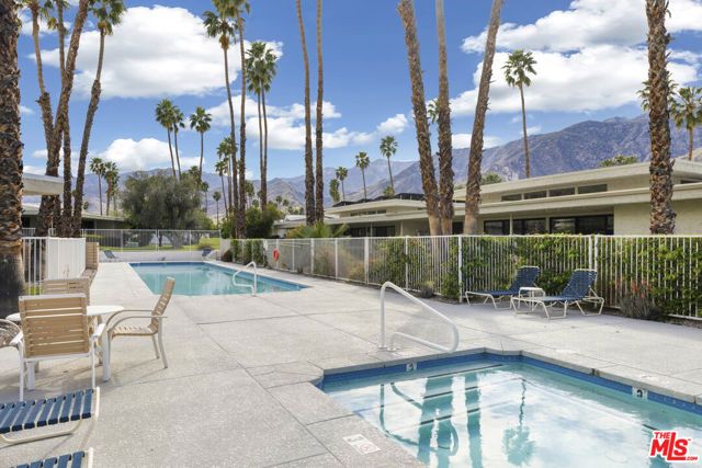 1585 E Sierra Way, Palm Springs, CA 92264