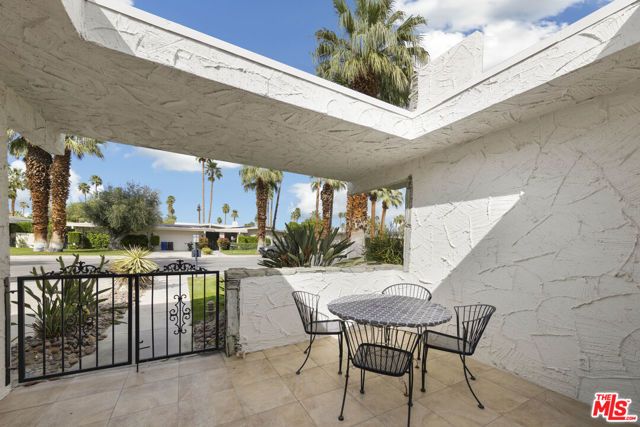 1585 E Sierra Way, Palm Springs, CA 92264