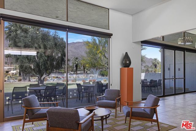1585 E Sierra Way, Palm Springs, CA 92264