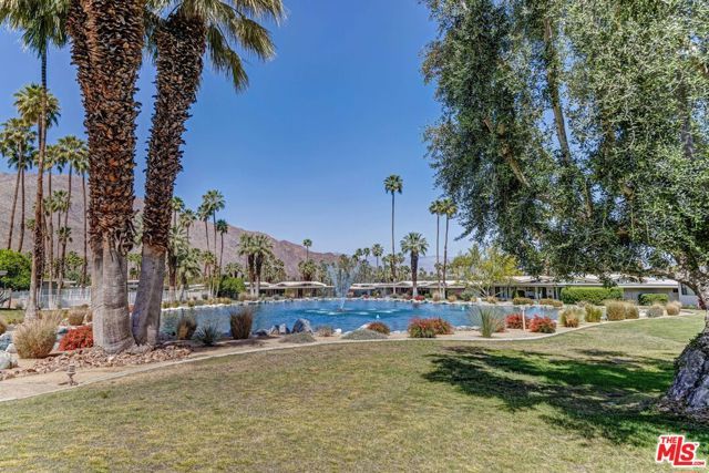 1585 E Sierra Way, Palm Springs, CA 92264