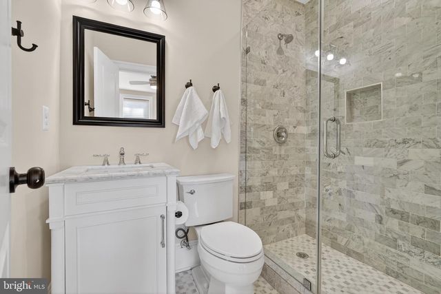 915 HAMILTON ST NW, Washington, DC 20011