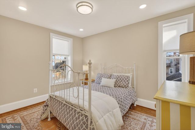 915 HAMILTON ST NW, Washington, DC 20011