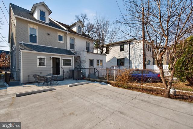 915 HAMILTON ST NW, Washington, DC 20011