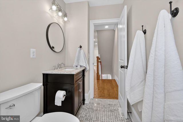 915 HAMILTON ST NW, Washington, DC 20011