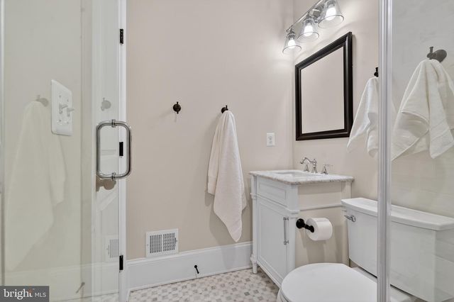 915 HAMILTON ST NW, Washington, DC 20011