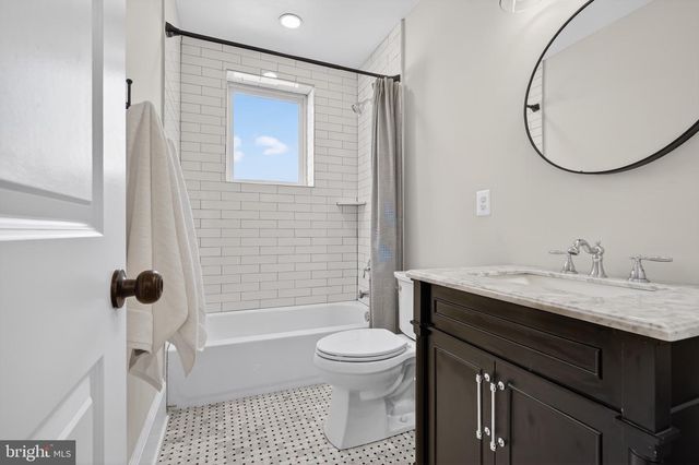 915 HAMILTON ST NW, Washington, DC 20011