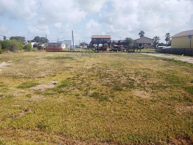 993 Neptune, Sargent, TX 77414