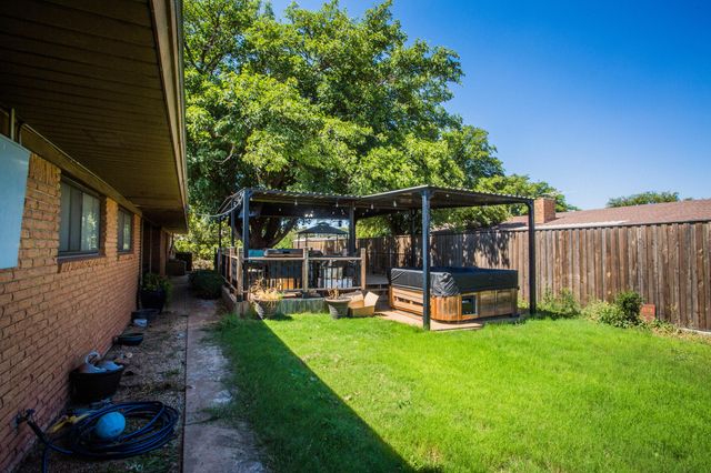 812 1st Street, Abernathy, TX 79311