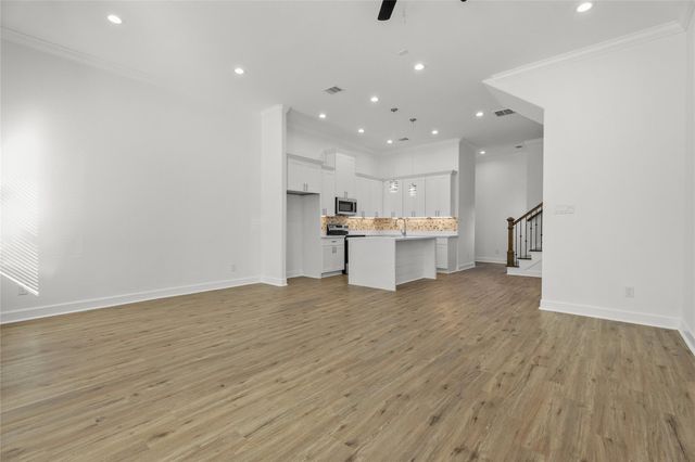 8445 Jutland Road, Houston, TX 77033