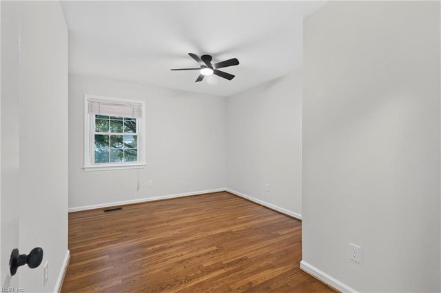 32 Ridgewood PW, Newport News, VA 23608