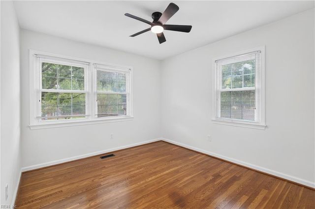 32 Ridgewood PW, Newport News, VA 23608