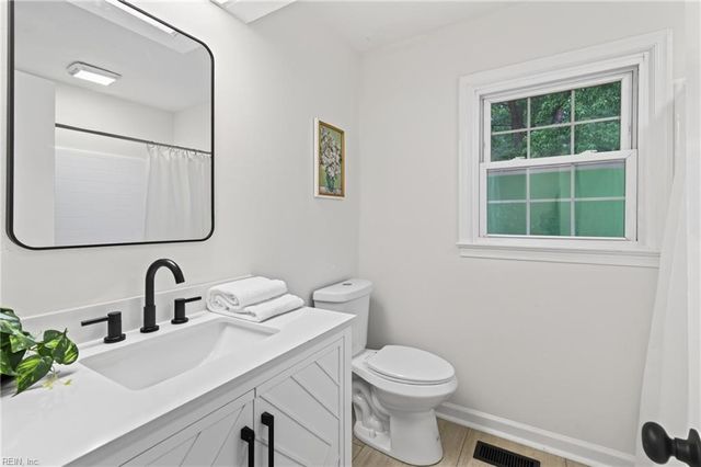 32 Ridgewood PW, Newport News, VA 23608
