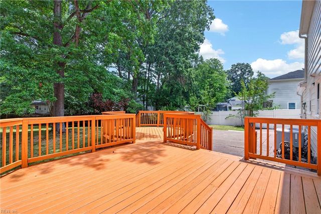 32 Ridgewood PW, Newport News, VA 23608