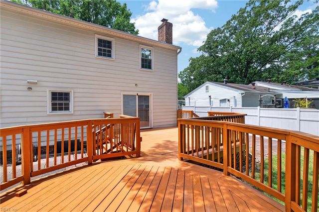 32 Ridgewood PW, Newport News, VA 23608