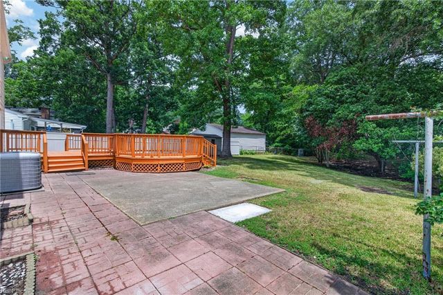 32 Ridgewood PW, Newport News, VA 23608