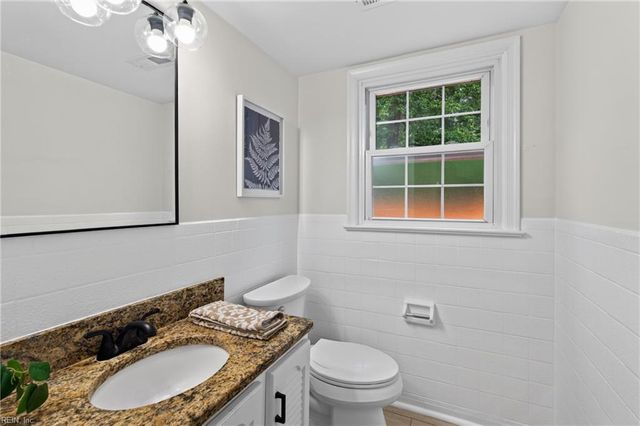 32 Ridgewood PW, Newport News, VA 23608