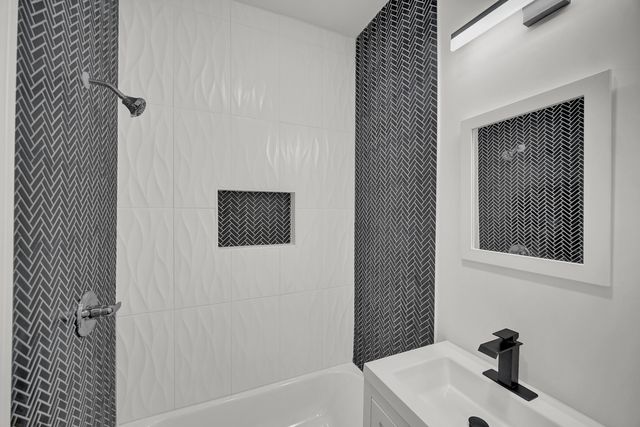 6642 S Drexel Avenue, Chicago, IL 60637