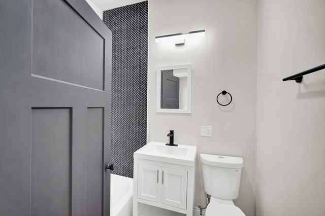 6642 S Drexel Avenue, Chicago, IL 60637