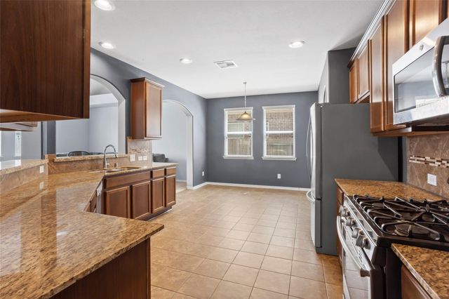 970 Jennifer Street, Alvin, TX 77511