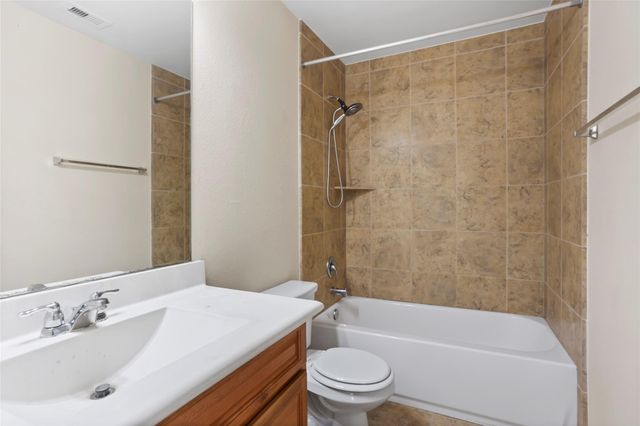 970 Jennifer Street, Alvin, TX 77511