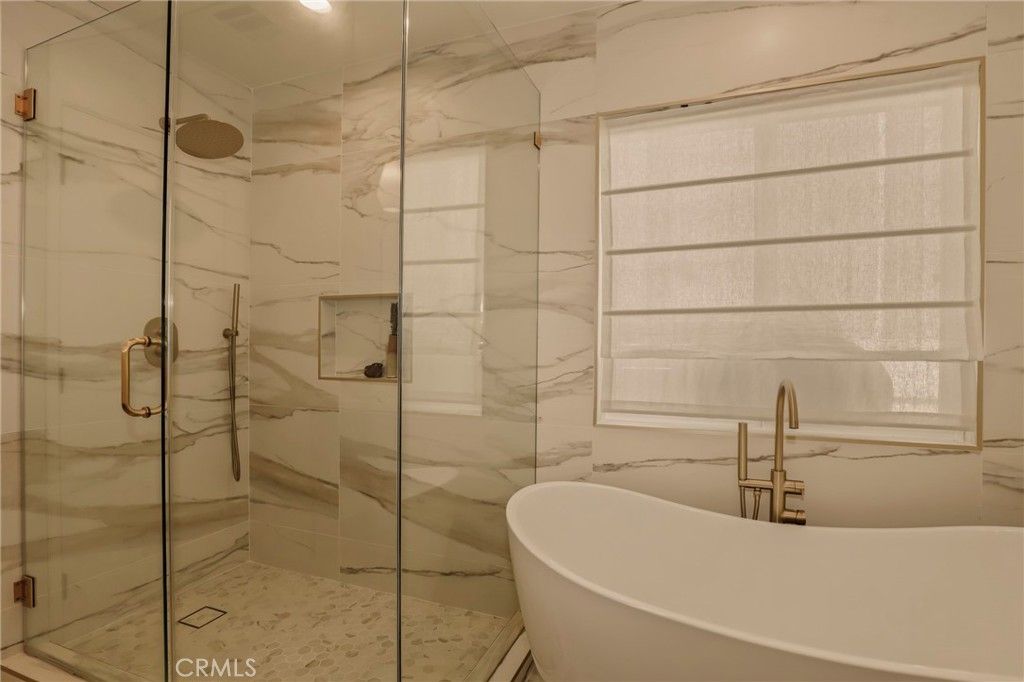 Image 18 of property listing at 3715 Hillcrest Drive, Los Angeles, CA 90016