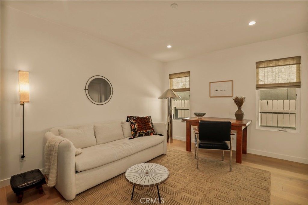 Image 21 of property listing at 3715 Hillcrest Drive, Los Angeles, CA 90016