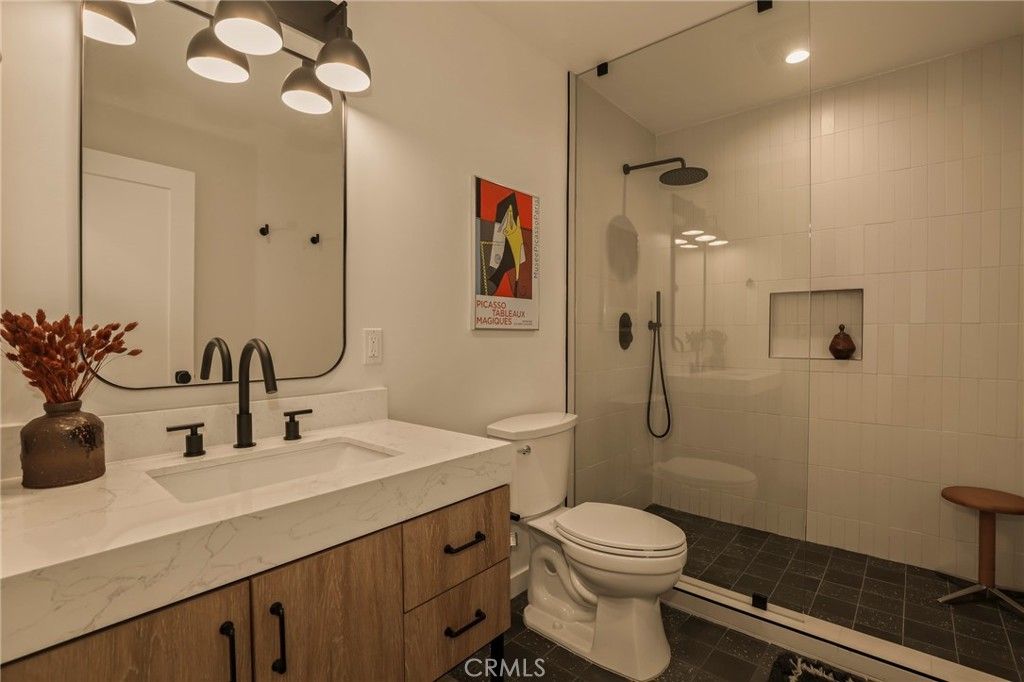 Image 23 of property listing at 3715 Hillcrest Drive, Los Angeles, CA 90016