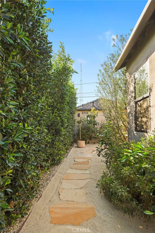 Image 26 of property listing at 3715 Hillcrest Drive, Los Angeles, CA 90016