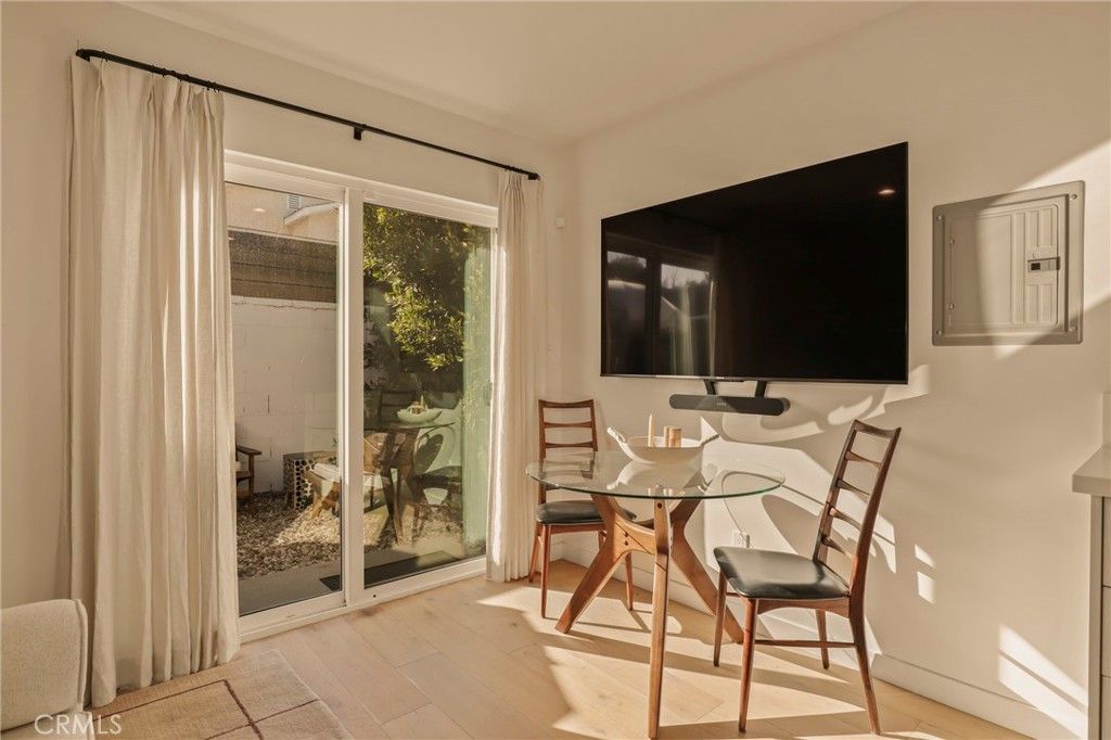 Image 30 of property listing at 3715 Hillcrest Drive, Los Angeles, CA 90016