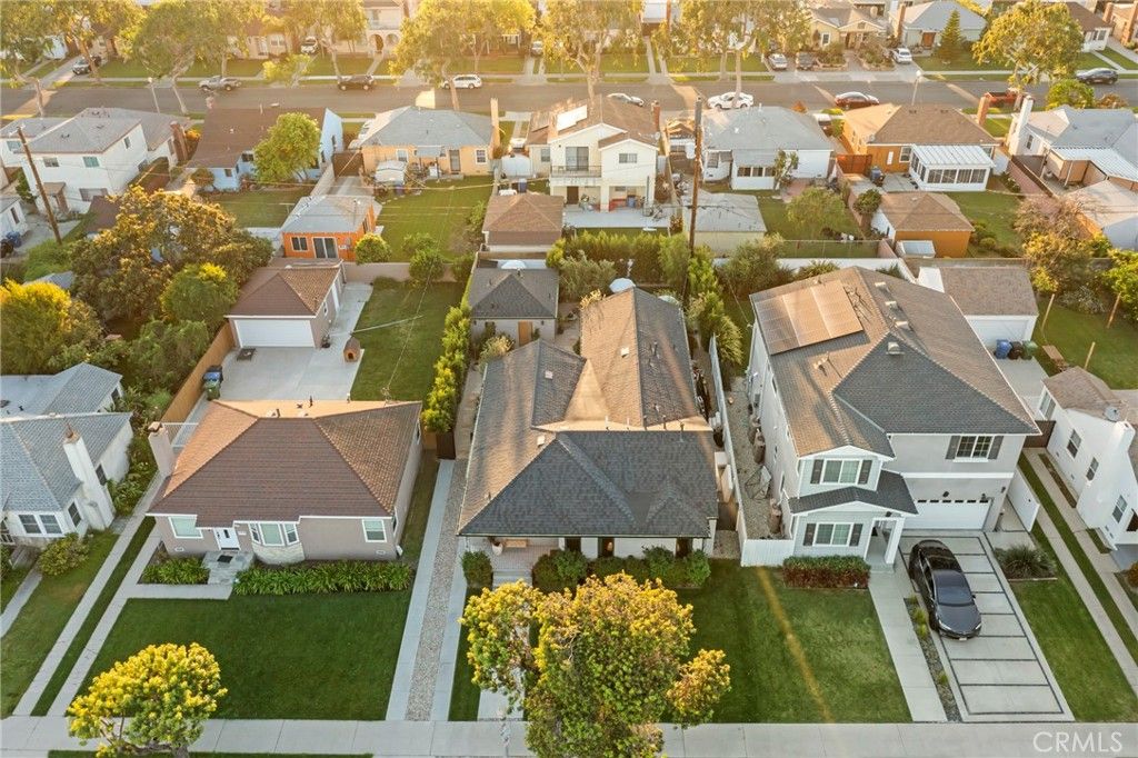 Image 38 of property listing at 3715 Hillcrest Drive, Los Angeles, CA 90016