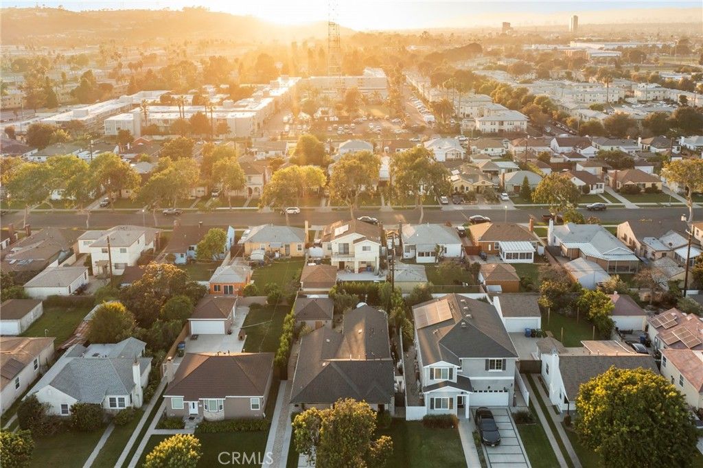 Image 39 of property listing at 3715 Hillcrest Drive, Los Angeles, CA 90016