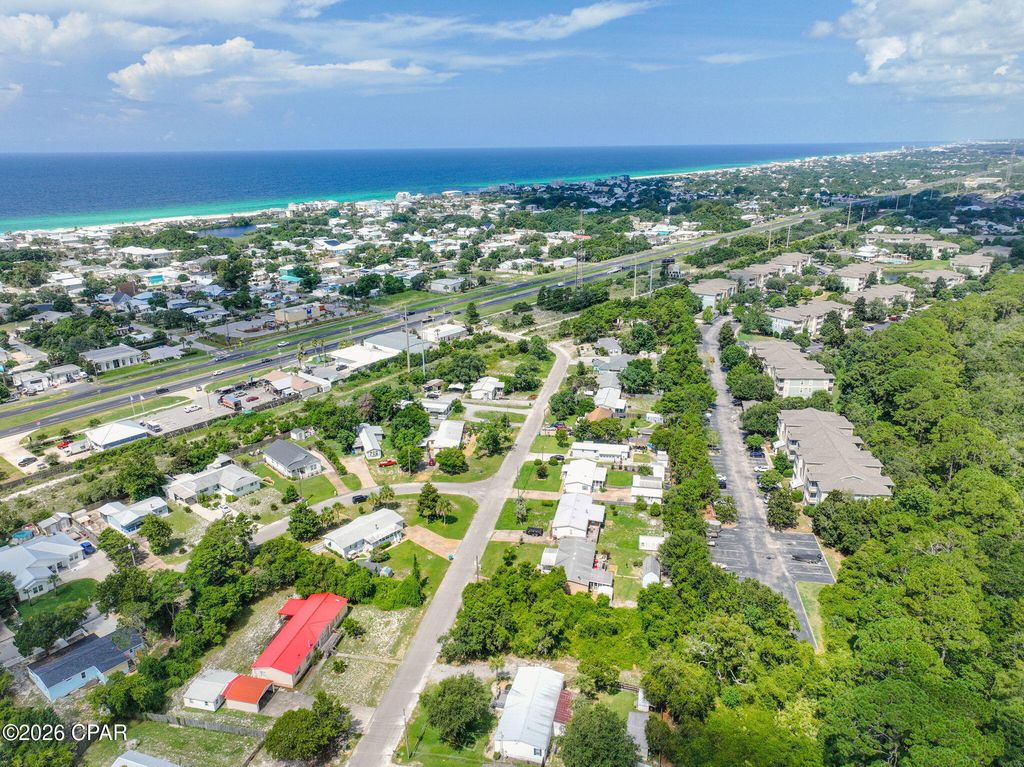 Image 5 of property listing at 621 Malaga Place, Panama City Beach, FL 32413