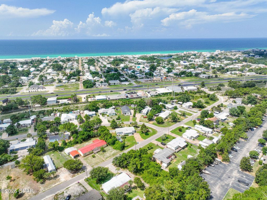 Image 6 of property listing at 621 Malaga Place, Panama City Beach, FL 32413