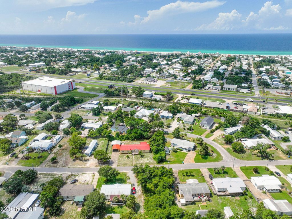 Image 7 of property listing at 621 Malaga Place, Panama City Beach, FL 32413