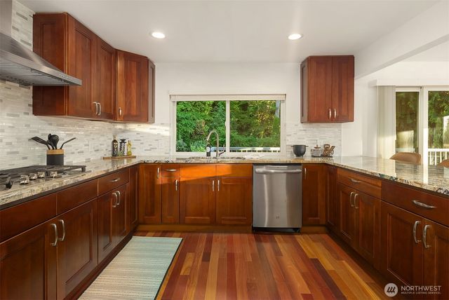 8308 Frederick Place, Edmonds, WA 98026