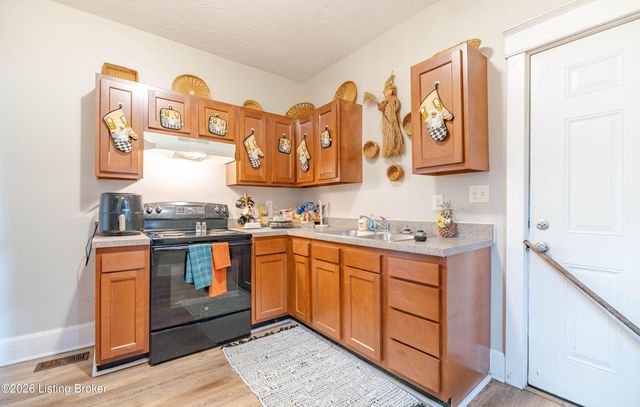 111 N 39th St, Louisville, KY 40212