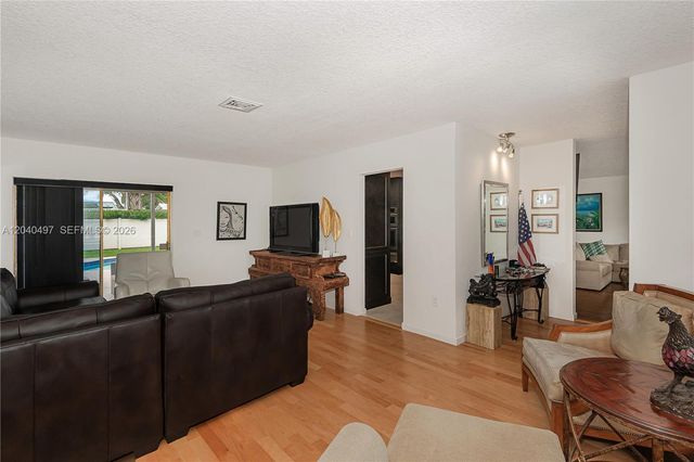 3900 N 43rd Ave, Hollywood, FL 33021
