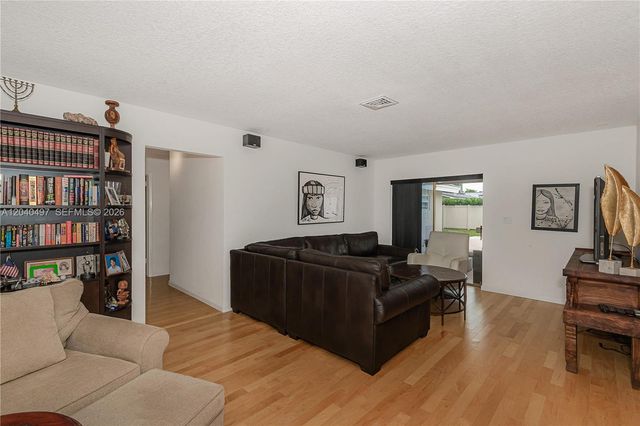 3900 N 43rd Ave, Hollywood, FL 33021
