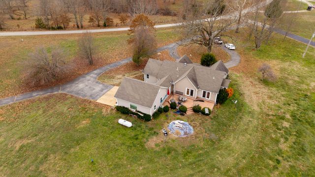 667 County Road 364, Thayer, MO 65791