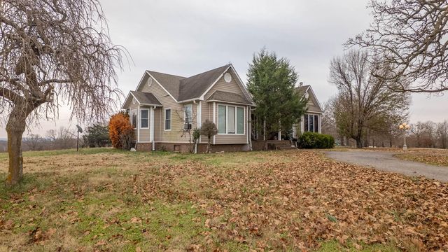 667 County Road 364, Thayer, MO 65791