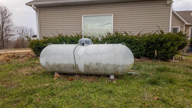 667 County Road 364, Thayer, MO 65791