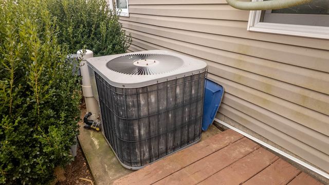 667 County Road 364, Thayer, MO 65791