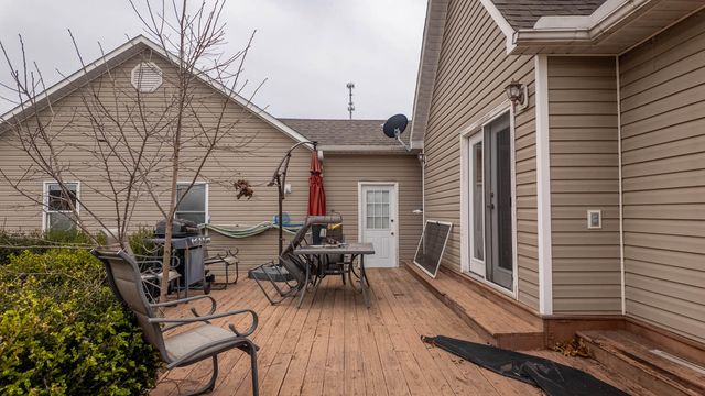 667 County Road 364, Thayer, MO 65791