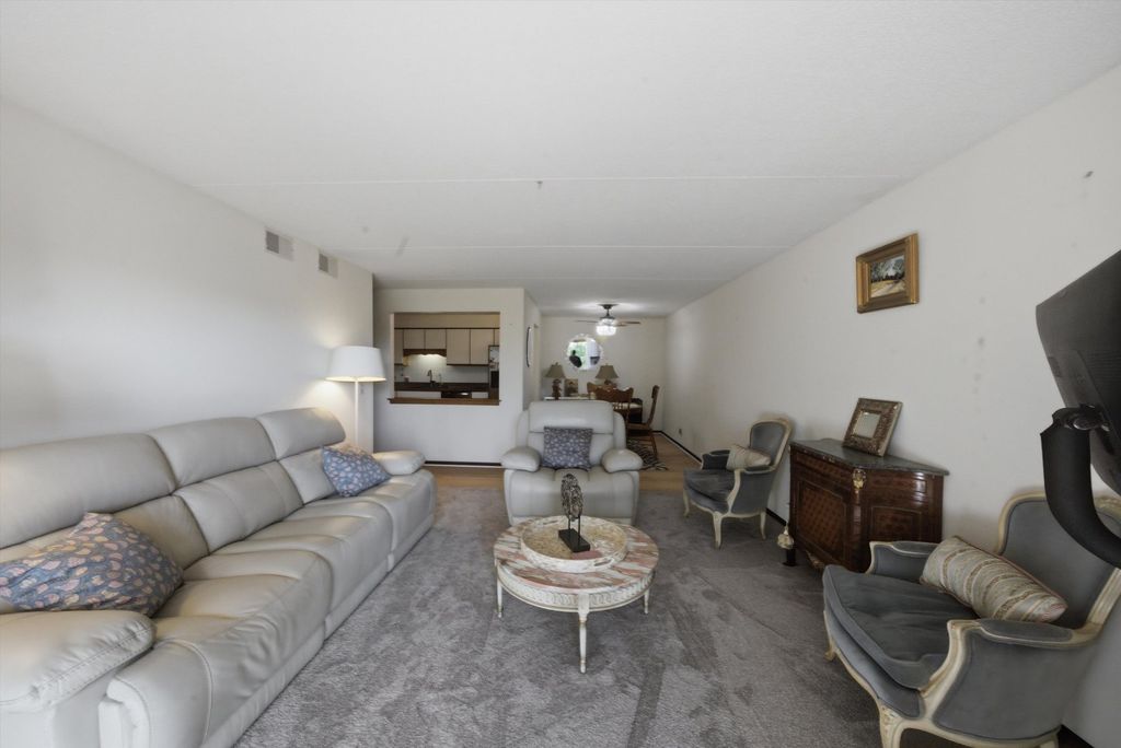 6530 W Irving Park Road 309, Chicago, IL 60634 — photo 5