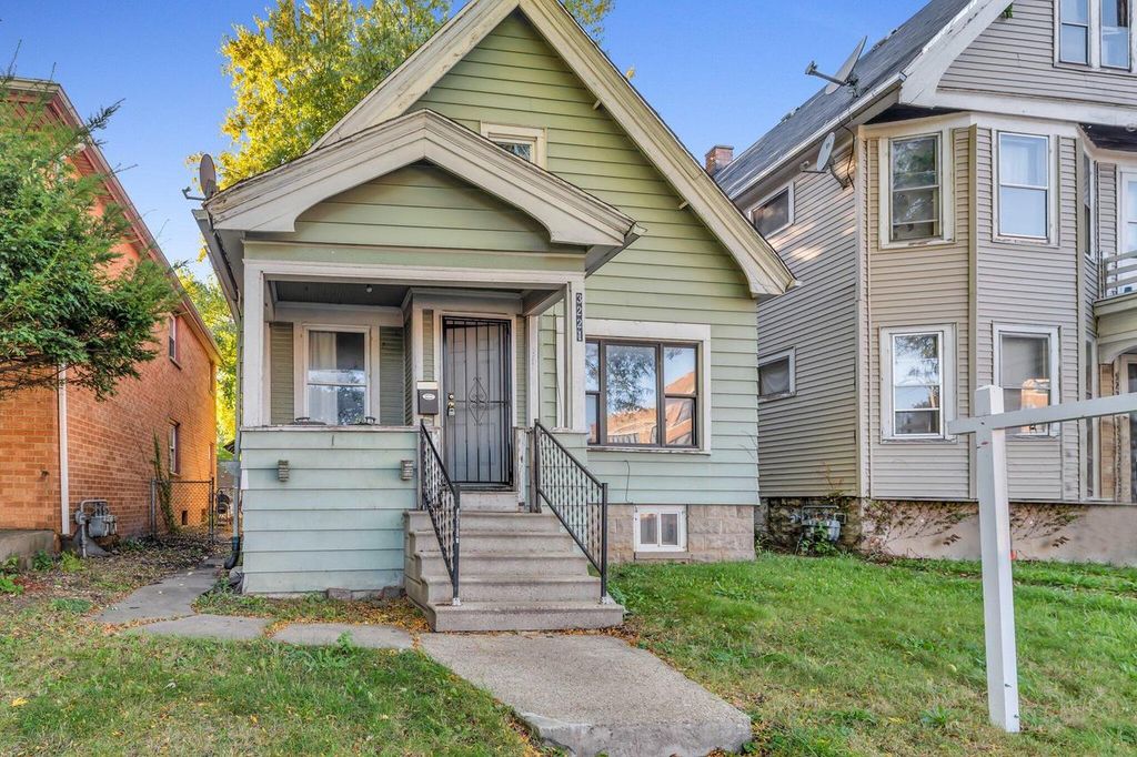 3221 N 38th STREET, Milwaukee, WI 53216